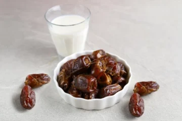 Benefits of Dates with Milk for Weight Gain