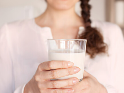 almond-milk-glass-F02
